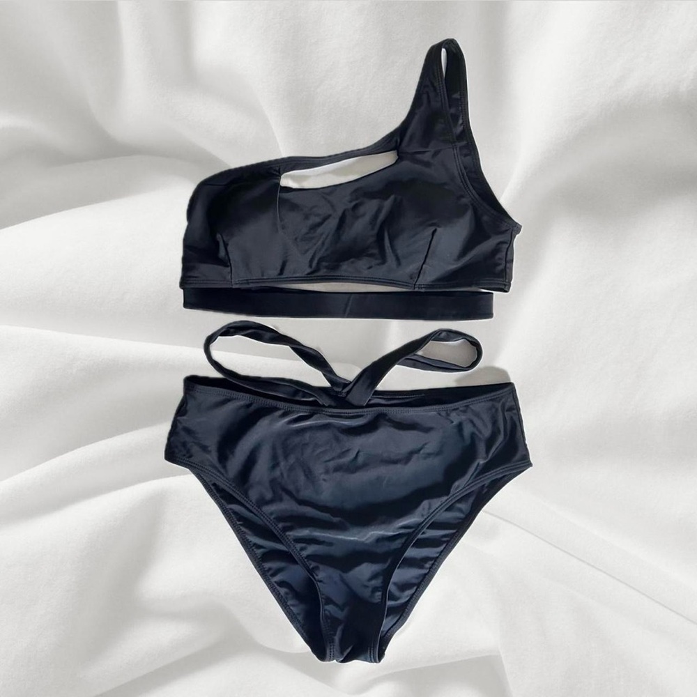 Elegant Black One-Shoulder Bikini Set